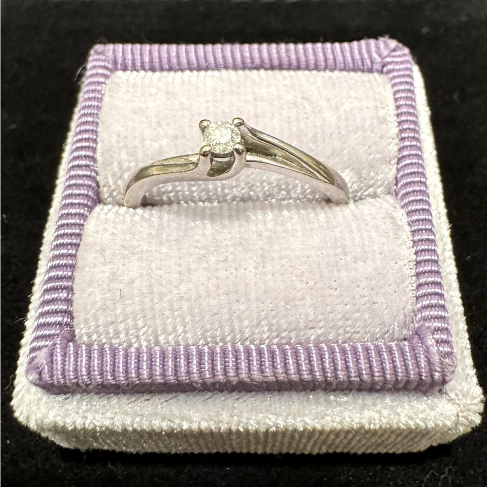 14k white gold diamond ring